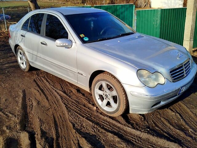 Сірий Мерседес Ц-Клас, об'ємом двигуна 2.2 л та пробігом 340 тис. км за 4900 $, фото 1 на Automoto.ua