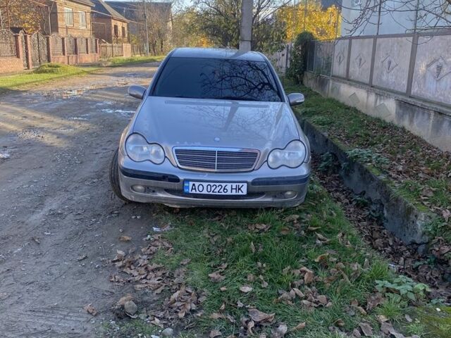Сірий Мерседес Ц-Клас, об'ємом двигуна 2.1 л та пробігом 300 тис. км за 4500 $, фото 1 на Automoto.ua