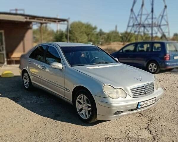 Мерседес Ц-Класс 2003 в Запорожье на Automoto.ua Серый Мерседес Ц-Класс, объемом двигателя 1.8 л и пробегом 300 тыс. км за 4500 $, фото 1 на Automoto.ua