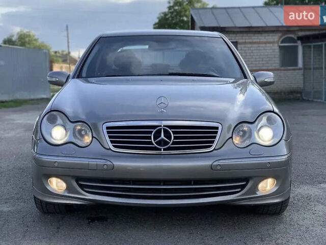 Сірий Мерседес Ц-Клас, об'ємом двигуна 2.7 л та пробігом 256 тис. км за 7200 $, фото 1 на Automoto.ua