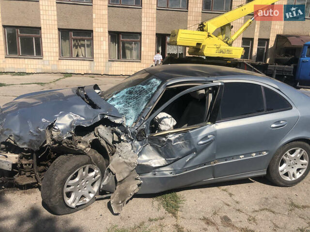 Сірий Мерседес Ц-Клас, об'ємом двигуна 0 л та пробігом 220 тис. км за 1382 $, фото 1 на Automoto.ua