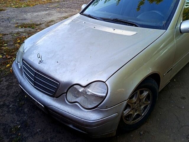 Серый Мерседес Ц-Класс, объемом двигателя 2.1 л и пробегом 270 тыс. км за 5000 $, фото 1 на Automoto.ua