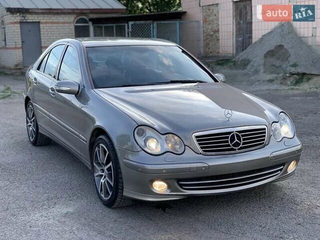 Серый Мерседес Ц-Класс, объемом двигателя 2.7 л и пробегом 256 тыс. км за 6900 $, фото 1 на Automoto.ua
