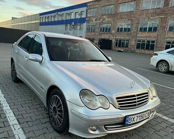 Серый Мерседес Ц-Класс, объемом двигателя 1.8 л и пробегом 325 тыс. км за 5200 $, фото 1 на Automoto.ua