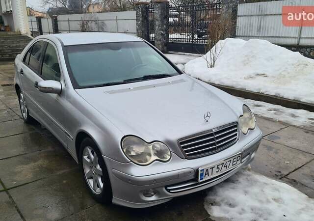 Серый Мерседес Ц-Класс, объемом двигателя 2.7 л и пробегом 318 тыс. км за 7200 $, фото 1 на Automoto.ua