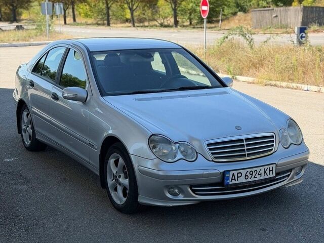Сірий Мерседес Ц-Клас, об'ємом двигуна 2 л та пробігом 397 тис. км за 5000 $, фото 1 на Automoto.ua