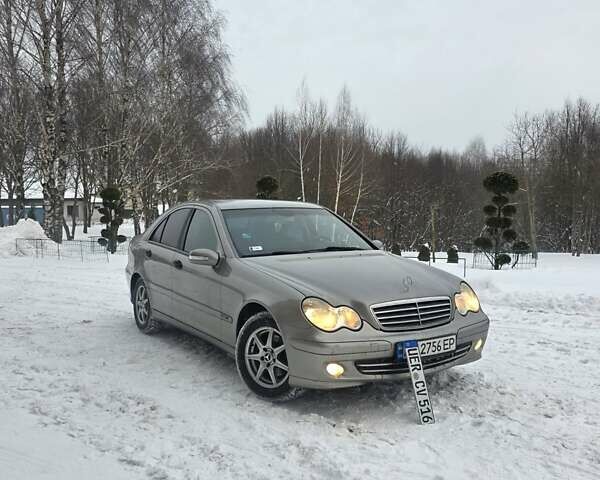 Серый Мерседес Ц-Класс, объемом двигателя 2.2 л и пробегом 312 тыс. км за 5900 $, фото 1 на Automoto.ua