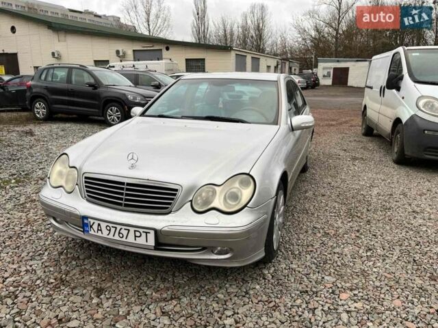 Серый Мерседес Ц-Класс, объемом двигателя 1.8 л и пробегом 330 тыс. км за 3500 $, фото 1 на Automoto.ua
