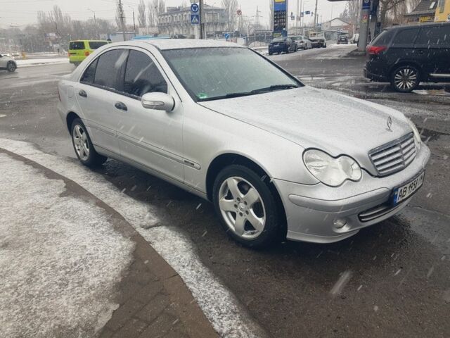 Серый Мерседес Ц-Класс, объемом двигателя 1.8 л и пробегом 225 тыс. км за 5950 $, фото 1 на Automoto.ua
