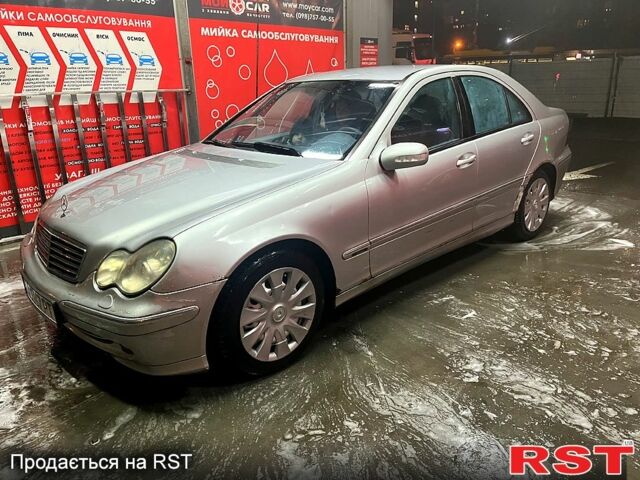 Серый Мерседес Ц-Класс, объемом двигателя 1.8 л и пробегом 330 тыс. км за 3700 $, фото 1 на Automoto.ua