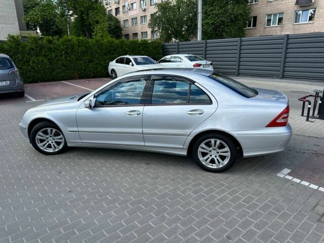 Сірий Мерседес Ц-Клас, об'ємом двигуна 1.8 л та пробігом 250 тис. км за 5728 $, фото 1 на Automoto.ua