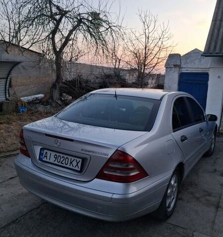 Серый Мерседес Ц-Класс, объемом двигателя 1.8 л и пробегом 271 тыс. км за 5350 $, фото 1 на Automoto.ua