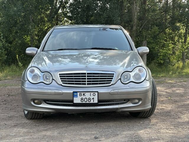 Сірий Мерседес Ц-Клас, об'ємом двигуна 1.8 л та пробігом 350 тис. км за 4800 $, фото 1 на Automoto.ua