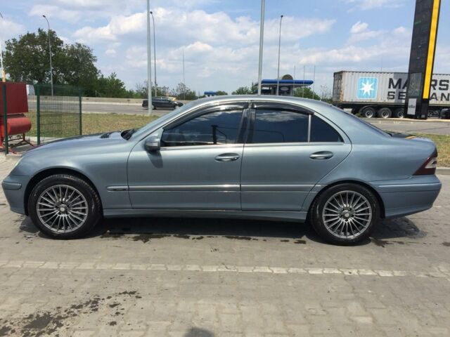 Сірий Мерседес Ц-Клас, об'ємом двигуна 1.8 л та пробігом 260 тис. км за 9000 $, фото 1 на Automoto.ua