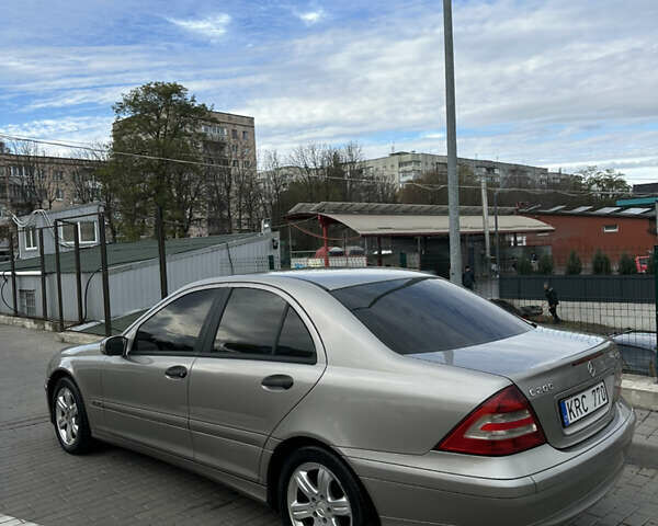 Сірий Мерседес Ц-Клас, об'ємом двигуна 2.2 л та пробігом 373 тис. км за 2950 $, фото 1 на Automoto.ua