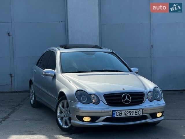 Серый Мерседес Ц-Класс, объемом двигателя 3.2 л и пробегом 248 тыс. км за 5700 $, фото 1 на Automoto.ua