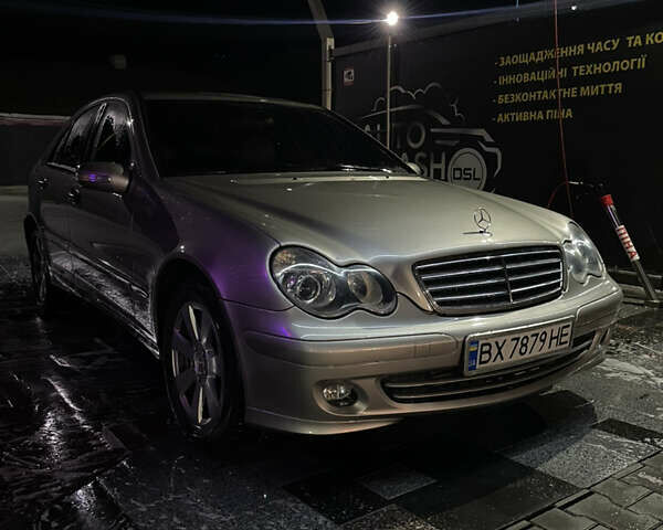Сірий Мерседес Ц-Клас, об'ємом двигуна 2.2 л та пробігом 370 тис. км за 7400 $, фото 1 на Automoto.ua