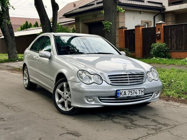 Сірий Мерседес Ц-Клас, об'ємом двигуна 1.8 л та пробігом 205 тис. км за 5800 $, фото 1 на Automoto.ua