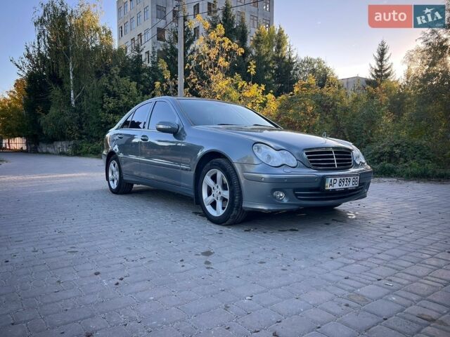 Серый Мерседес Ц-Класс, объемом двигателя 1.8 л и пробегом 225 тыс. км за 5999 $, фото 1 на Automoto.ua