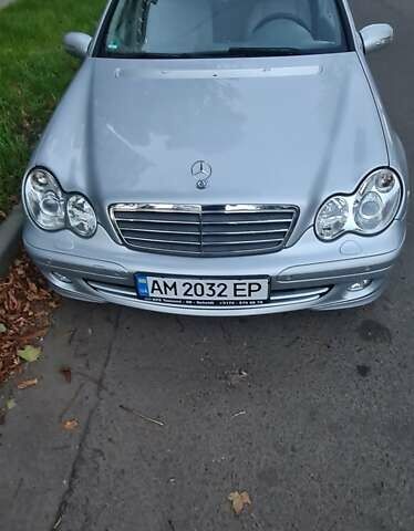 Серый Мерседес Ц-Класс, объемом двигателя 1.8 л и пробегом 160 тыс. км за 7000 $, фото 1 на Automoto.ua