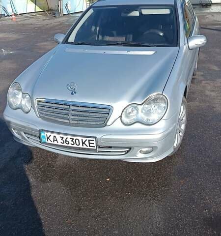 Серый Мерседес Ц-Класс, объемом двигателя 1.8 л и пробегом 300 тыс. км за 7200 $, фото 1 на Automoto.ua