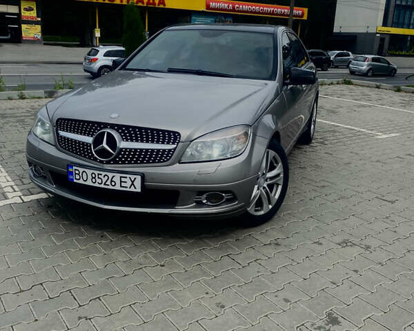 Серый Мерседес Ц-Класс, объемом двигателя 1.8 л и пробегом 203 тыс. км за 8200 $, фото 1 на Automoto.ua