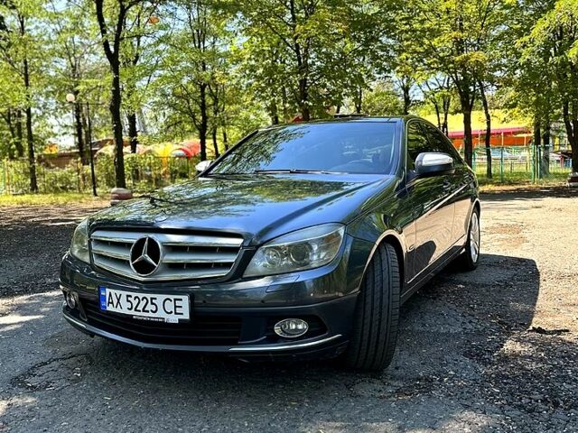 Сірий Мерседес Ц-Клас, об'ємом двигуна 3 л та пробігом 256 тис. км за 9200 $, фото 1 на Automoto.ua