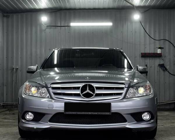 Серый Мерседес Ц-Класс, объемом двигателя 3 л и пробегом 99 тыс. км за 14800 $, фото 1 на Automoto.ua