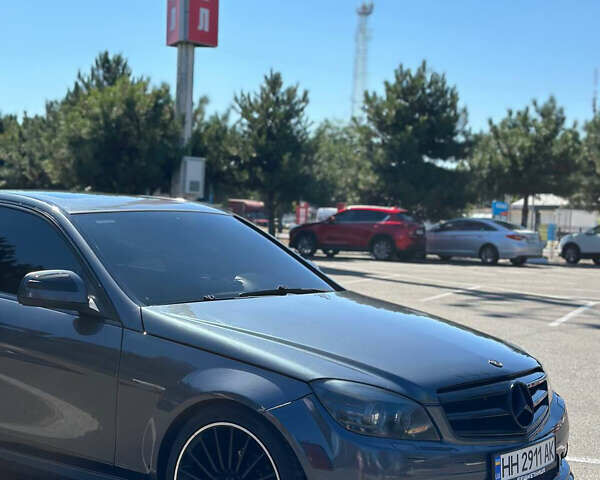 Сірий Мерседес Ц-Клас, об'ємом двигуна 3 л та пробігом 197 тис. км за 9000 $, фото 1 на Automoto.ua