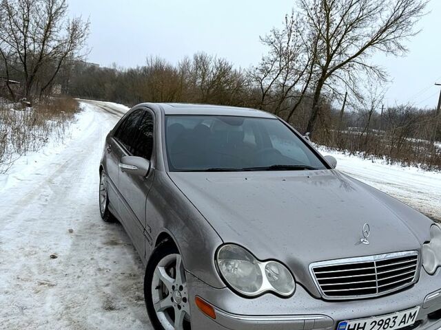 Сірий Мерседес Ц-Клас, об'ємом двигуна 3 л та пробігом 189 тис. км за 5200 $, фото 1 на Automoto.ua