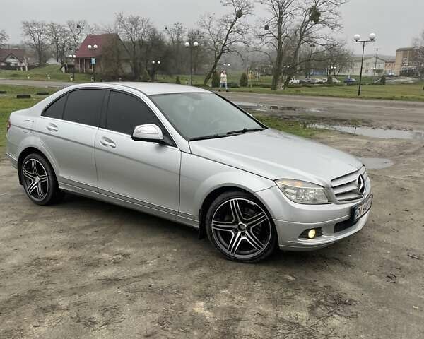 Серый Мерседес Ц-Класс, объемом двигателя 2.15 л и пробегом 320 тыс. км за 8000 $, фото 1 на Automoto.ua