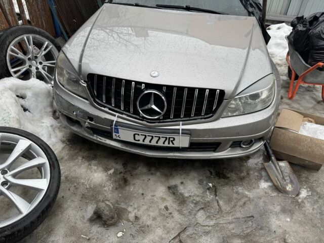 Серый Мерседес Ц-Класс, объемом двигателя 1.8 л и пробегом 188 тыс. км за 3500 $, фото 1 на Automoto.ua