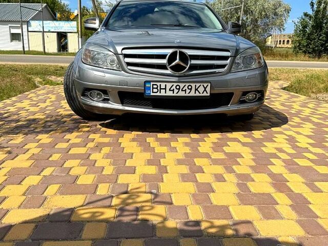 Серый Мерседес Ц-Класс, объемом двигателя 3 л и пробегом 212 тыс. км за 12200 $, фото 1 на Automoto.ua