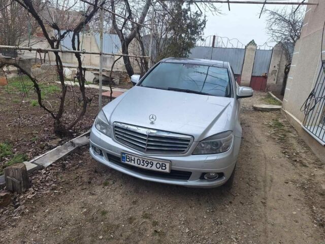 Серый Мерседес Ц-Класс, объемом двигателя 2.1 л и пробегом 320 тыс. км за 9000 $, фото 1 на Automoto.ua