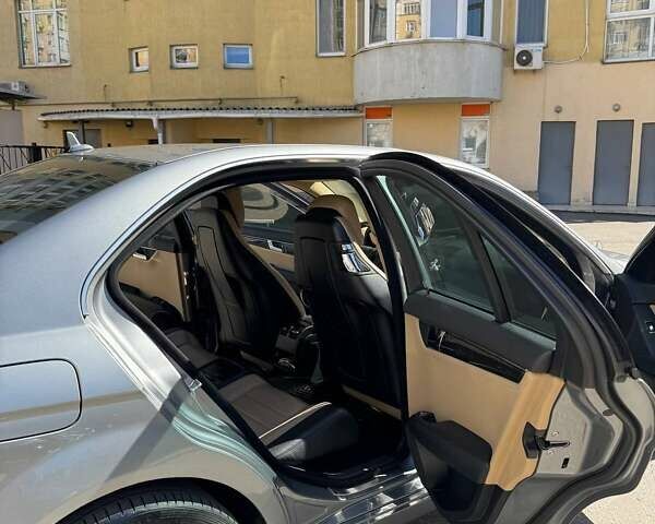 Сірий Мерседес Ц-Клас, об'ємом двигуна 1.8 л та пробігом 255 тис. км за 8000 $, фото 1 на Automoto.ua
