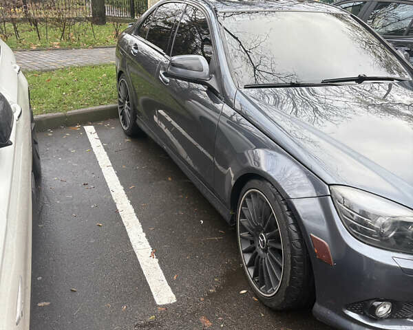 Серый Мерседес Ц-Класс, объемом двигателя 3 л и пробегом 198 тыс. км за 8900 $, фото 1 на Automoto.ua