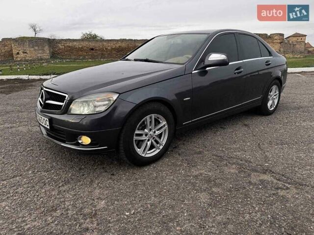 Сірий Мерседес Ц-Клас, об'ємом двигуна 3 л та пробігом 300 тис. км за 11000 $, фото 1 на Automoto.ua