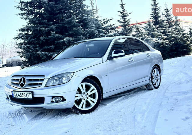 Сірий Мерседес Ц-Клас, об'ємом двигуна 3 л та пробігом 306 тис. км за 7900 $, фото 1 на Automoto.ua