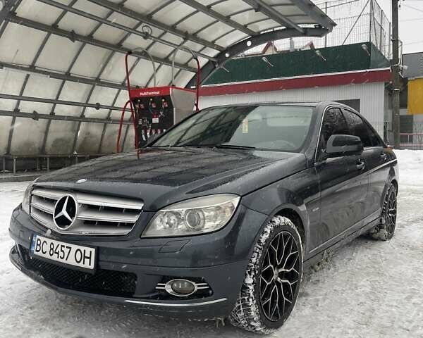 Сірий Мерседес Ц-Клас, об'ємом двигуна 2.2 л та пробігом 274 тис. км за 8300 $, фото 1 на Automoto.ua