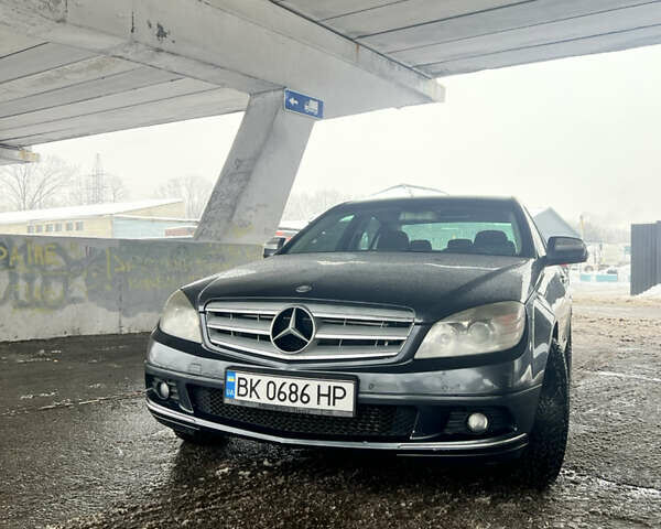 Серый Мерседес Ц-Класс, объемом двигателя 2.15 л и пробегом 335 тыс. км за 8100 $, фото 1 на Automoto.ua