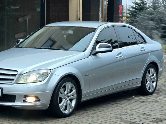 Серый Мерседес Ц-Класс, объемом двигателя 3 л и пробегом 190 тыс. км за 8200 $, фото 1 на Automoto.ua