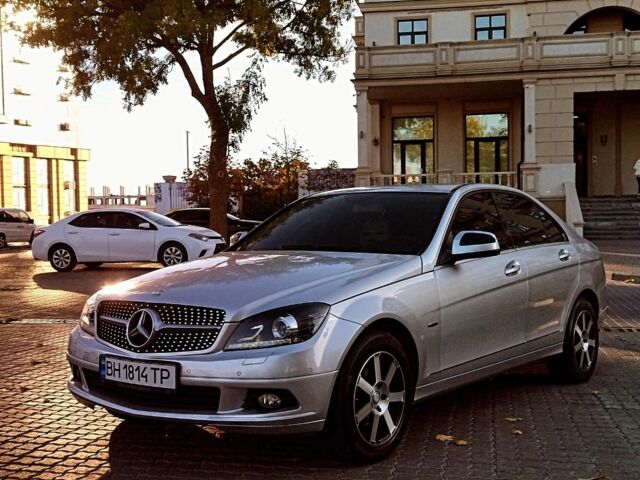 Серый Мерседес Ц-Класс, объемом двигателя 1.8 л и пробегом 220 тыс. км за 9000 $, фото 1 на Automoto.ua