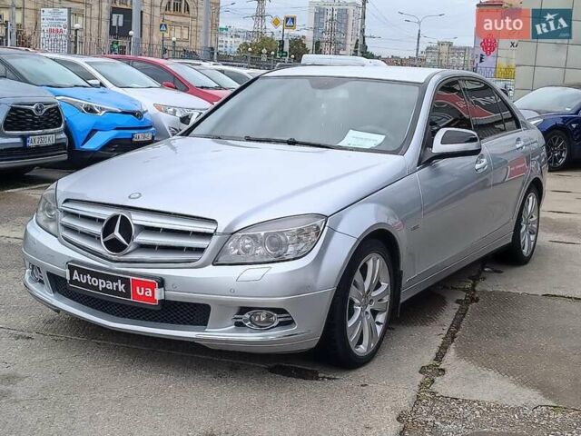 Сірий Мерседес Ц-Клас, об'ємом двигуна 3 л та пробігом 305 тис. км за 8690 $, фото 1 на Automoto.ua