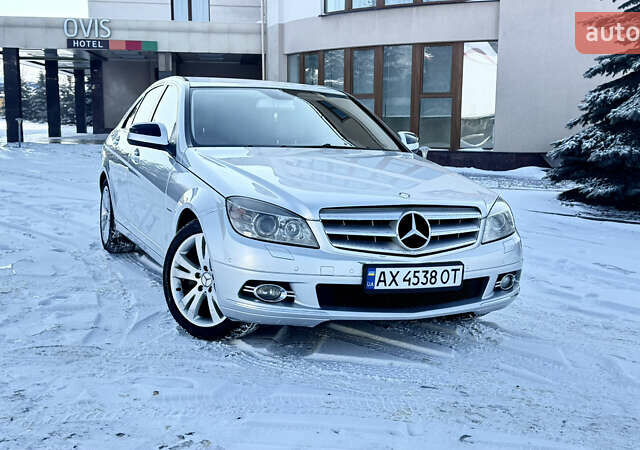 Сірий Мерседес Ц-Клас, об'ємом двигуна 3 л та пробігом 306 тис. км за 7900 $, фото 1 на Automoto.ua