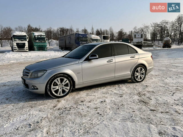 Сірий Мерседес Ц-Клас, об'ємом двигуна 3 л та пробігом 306 тис. км за 7900 $, фото 1 на Automoto.ua
