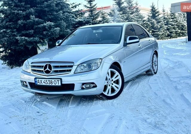 Серый Мерседес Ц-Класс, объемом двигателя 3 л и пробегом 306 тыс. км за 7900 $, фото 1 на Automoto.ua