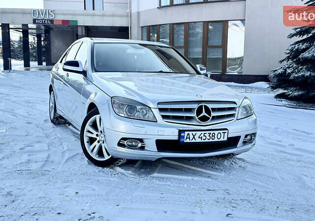 Серый Мерседес Ц-Класс, объемом двигателя 3 л и пробегом 306 тыс. км за 7900 $, фото 1 на Automoto.ua