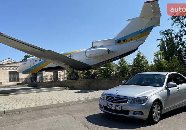 Сірий Мерседес Ц-Клас, об'ємом двигуна 2.5 л та пробігом 148 тис. км за 9800 $, фото 1 на Automoto.ua