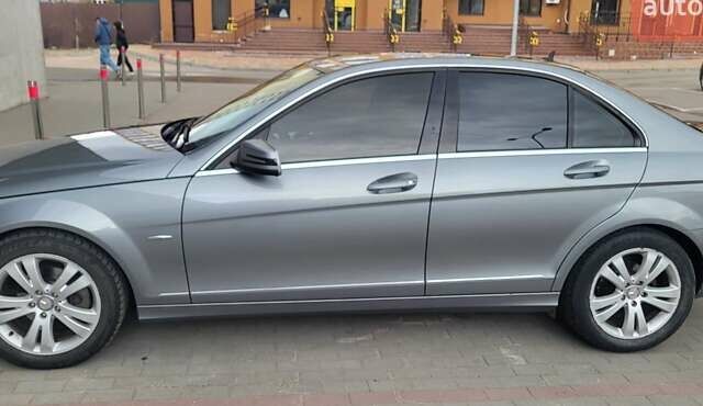 Сірий Мерседес Ц-Клас, об'ємом двигуна 2.1 л та пробігом 238 тис. км за 11500 $, фото 1 на Automoto.ua