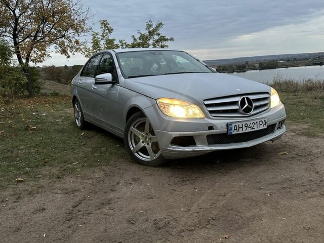 Серый Мерседес Ц-Класс, объемом двигателя 2.1 л и пробегом 231 тыс. км за 3500 $, фото 1 на Automoto.ua